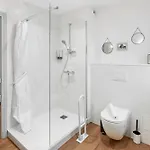 & Sde Privatives Dans Maison Partagee 3*