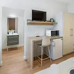 & Sde Privatives Dans Maison Partagee בית הארחה קליסון