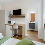 & Sde Privatives Dans Maison Partagee