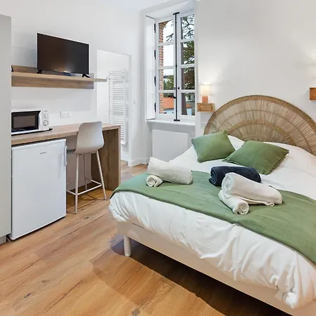 & Sde Privatives Dans Maison Partagee 게스트하우스 3*