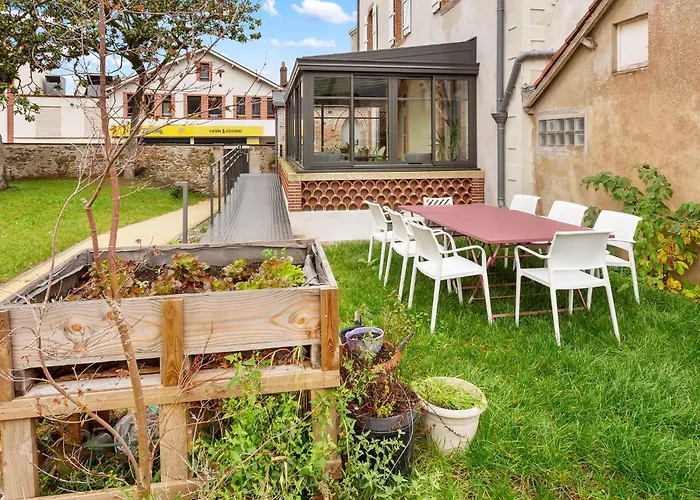 & Sde Privatives Dans Maison Partagee 3* كليسون