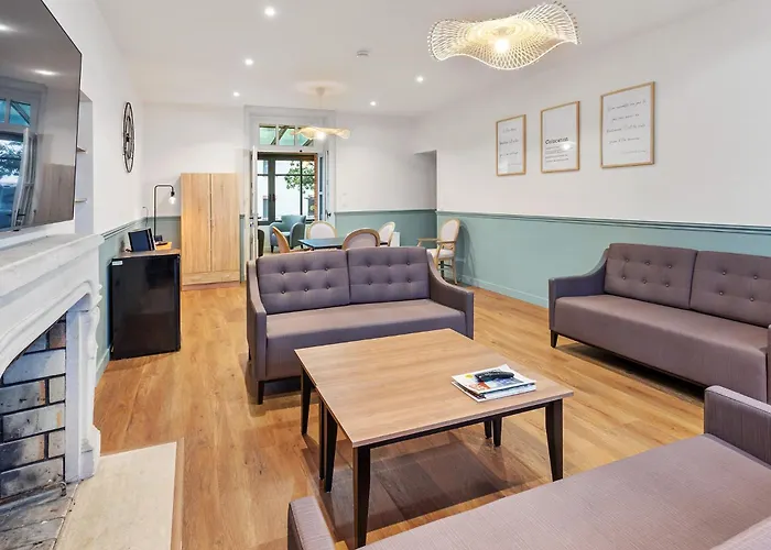 & Sde Privatives Dans Maison Partagee 게스트하우스 3*