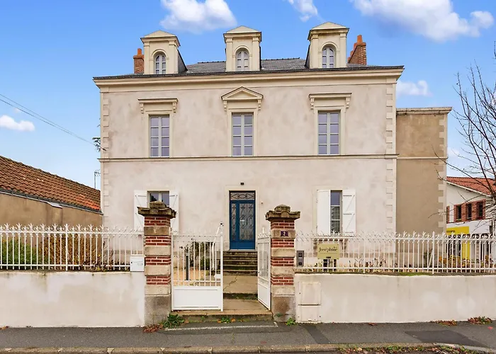 & Sde Privatives Dans Maison Partagee 3* كليسون