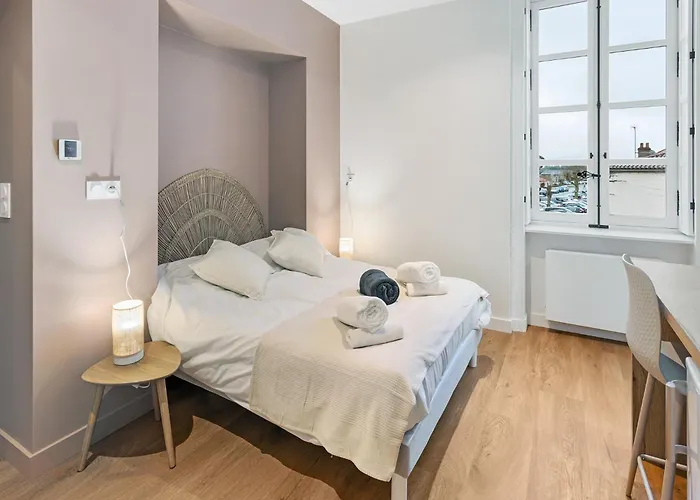 & Sde Privatives Dans Maison Partagee 게스트하우스 클리송