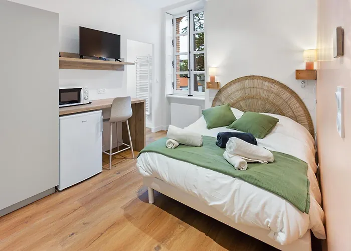 & Sde Privatives Dans Maison Partagee 게스트하우스 3*