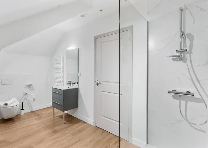 & Sde Privatives Dans Maison Partagee 3* كليسون